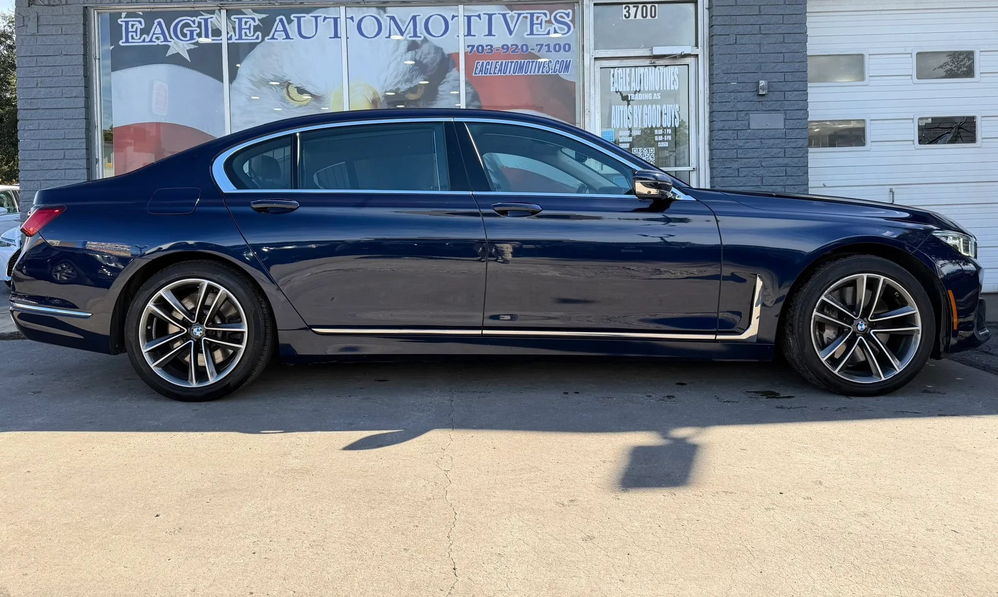 Used 2022 BMW 750i xDrive w/ Executive Package AWD/4WD image 2