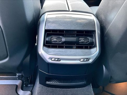 Used 2024 BMW 760i xDrive w/ Executive Package AWD/4WD image 37