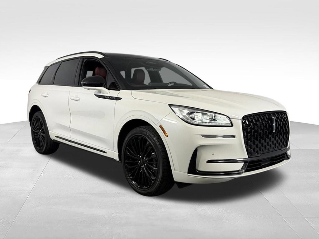 Used 2023 Lincoln Corsair Reserve w/ Equipment Group 201A FWD image 3