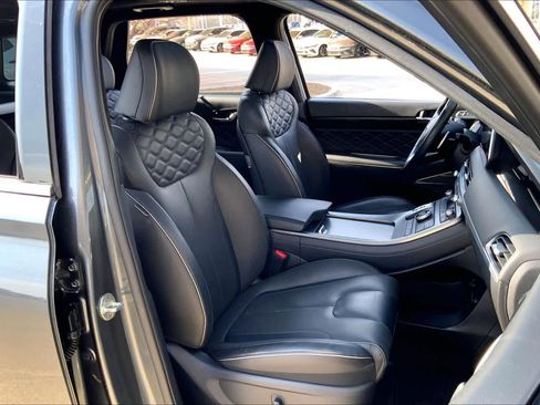 Used 2022 Hyundai Palisade Calligraphy image 9