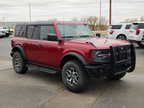 Used 2025 Ford Bronco Badlands image 6