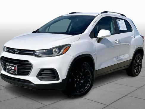 Certified 2022 Chevrolet Trax LT w/ Sport Edition image 2