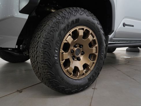 Used 2024 Toyota Tacoma Trailhunter image 28