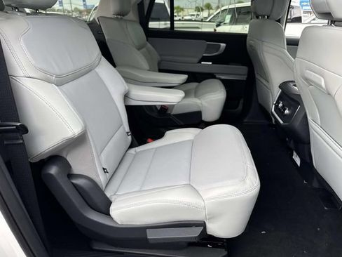 New 2026 Ford Expedition Max Platinum image 12