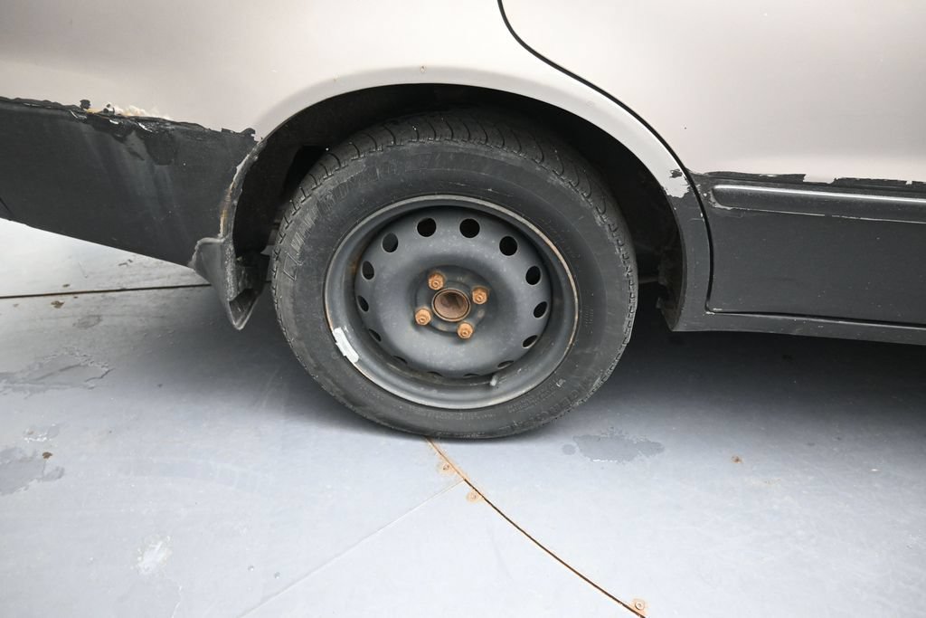 Used 2000 Toyota Corolla CE w/ Value Pkg FWD image 14
