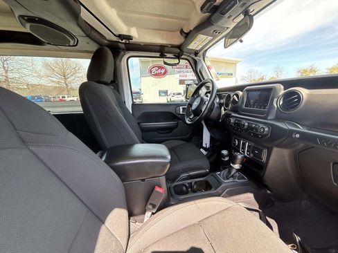 Used 2018 Jeep Wrangler Sport image 14