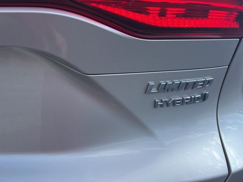 Used 2021 Toyota Venza Limited w/ Advanced Technology Package image 10