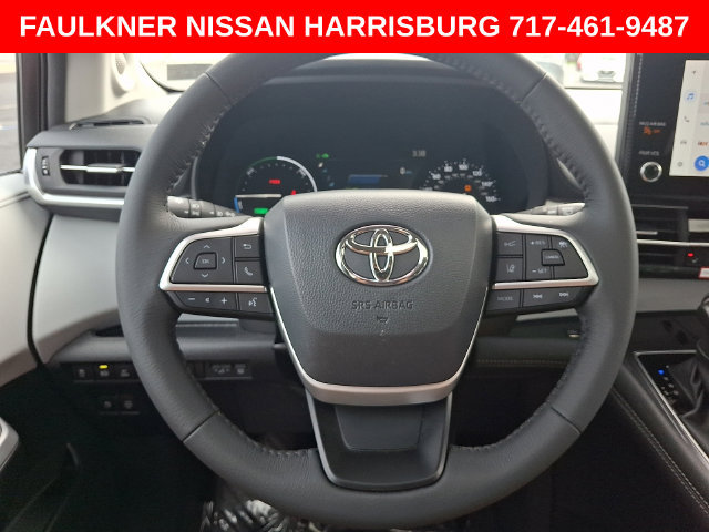 Used 2026 Toyota Sienna XLE FWD image 22