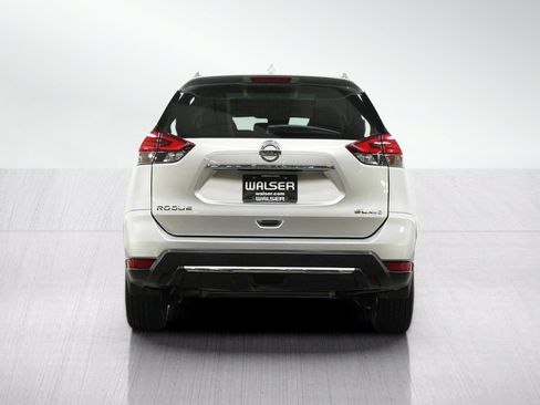 Used 2017 Nissan Rogue SL w/ SL Premium Package AWD/4WD image 4