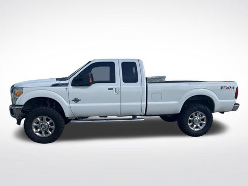 Used 2011 Ford F250 Lariat w/ Lariat Interior Pkg AWD/4WD image 2