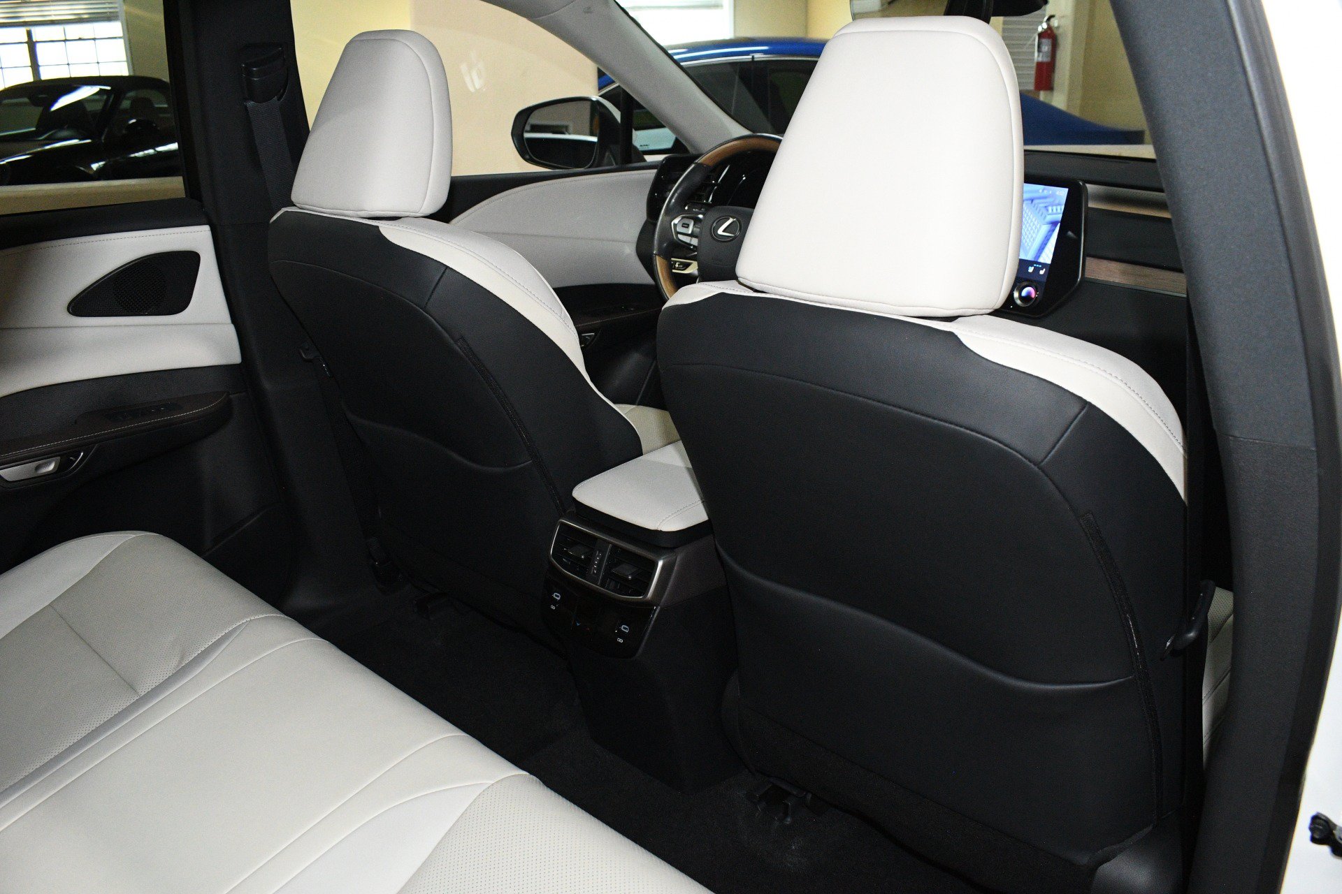 Used 2024 Lexus RX 350 Premium w/ Accessory Package (K3) FWD image 16