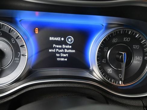 Used 2023 Chrysler 300 Touring w/ Sport Appearance Package image 13