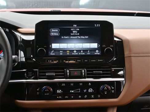 Used 2025 Nissan Pathfinder Platinum image 13