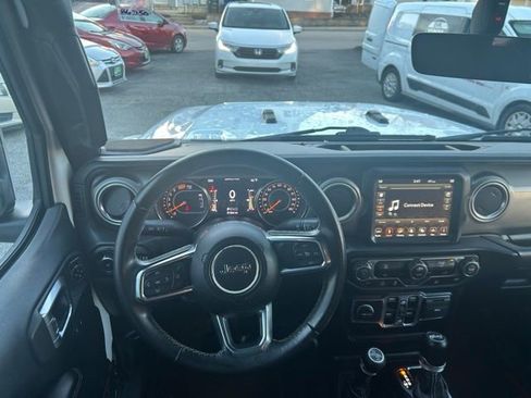 Used 2018 Jeep Wrangler Unlimited Sahara image 16