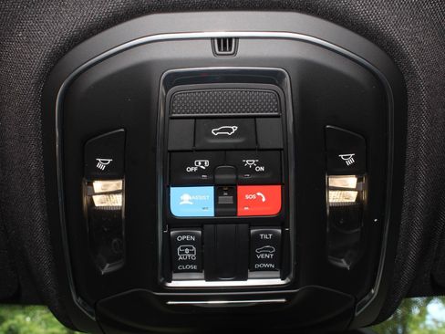 Used 2025 Jeep Grand Cherokee Laredo X w/ Luxury Tech Group I AWD/4WD image 13