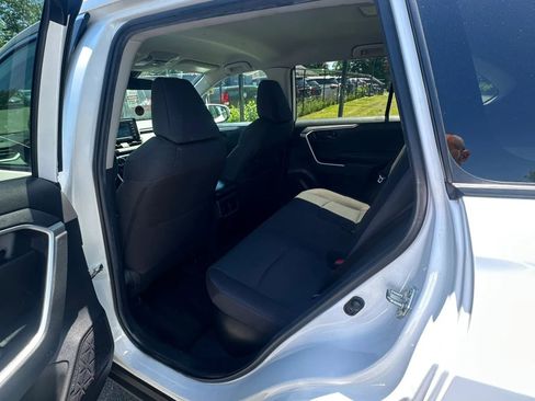Used 2022 Toyota RAV4 LE AWD/4WD image 23