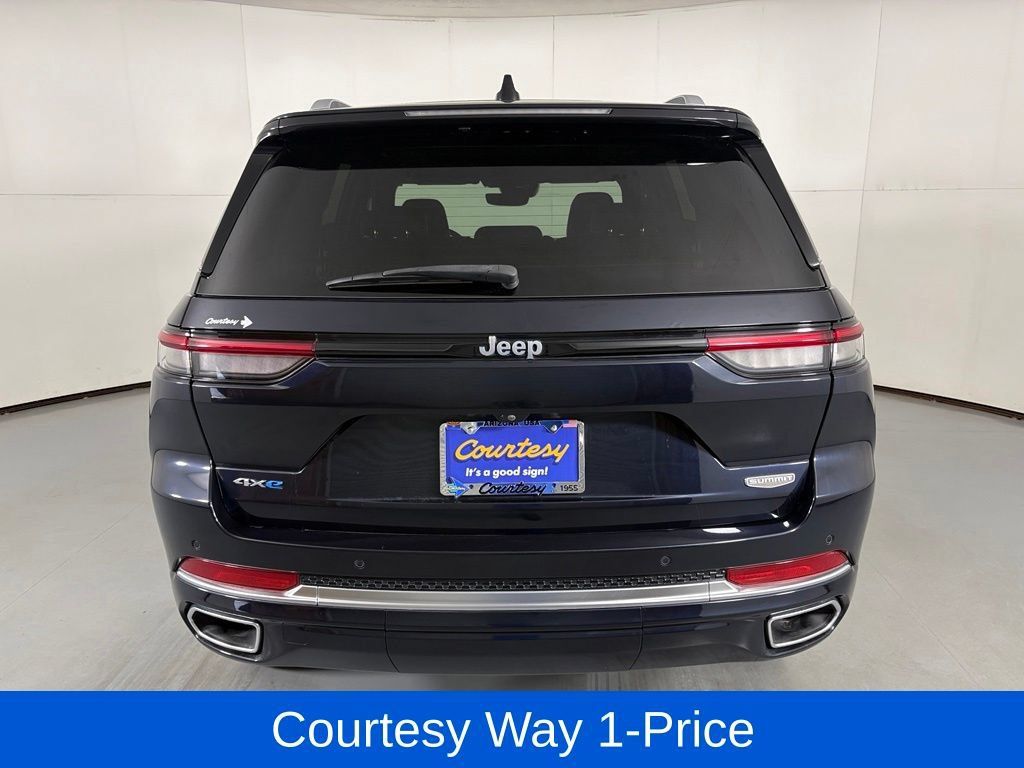 Used 2023 Jeep Grand Cherokee Summit AWD/4WD image 9