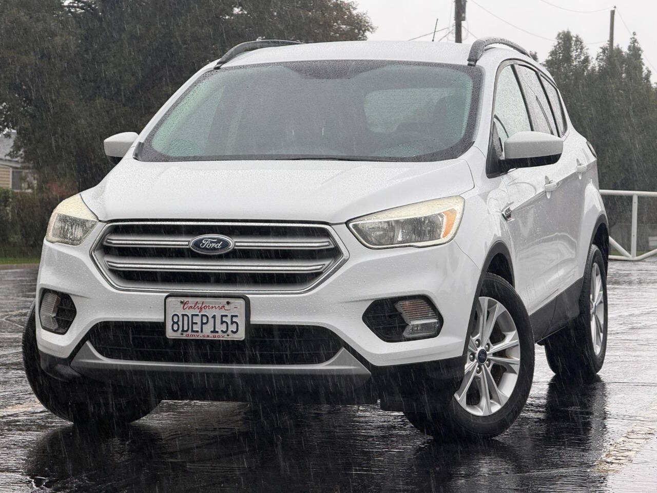 Used 2018 Ford Escape SE FWD image 1