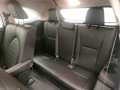 Used 2024 Toyota Highlander XLE AWD/4WD image 24