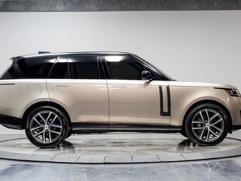 Used 2025 Land Rover Range Rover SE AWD/4WD image 17