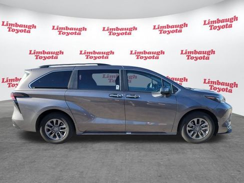 Used 2024 Toyota Sienna XLE image 25