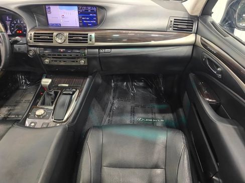 Used 2013 Lexus LS 460 AWD w/ Comfort Pkg image 27