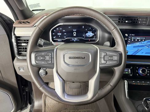 Used 2023 GMC Sierra 1500 Denali w/ Denali Reserve Package AWD/4WD image 18