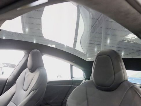 Used 2025 Tesla Model S AWD/4WD image 33