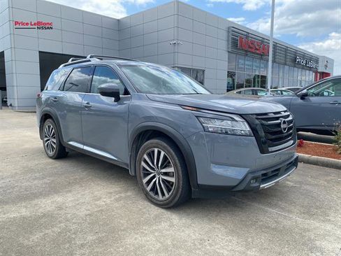 Used 2023 Nissan Pathfinder Platinum image 1