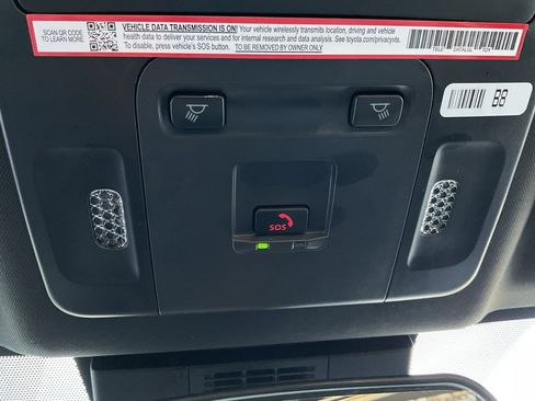 Used 2025 Toyota Camry SE image 27