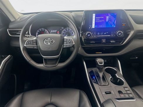 Used 2023 Toyota Highlander XLE FWD image 23