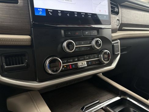 Used 2024 Ford Expedition Max Limited image 18