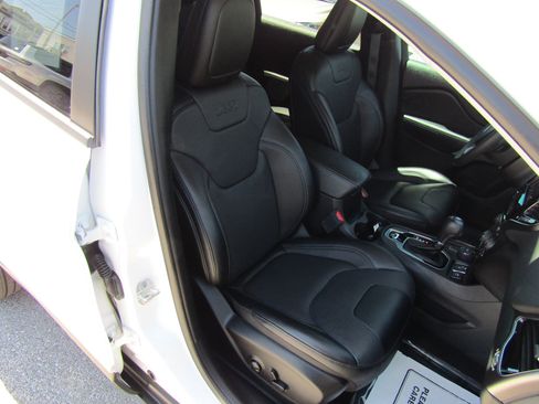 Used 2022 Jeep Cherokee Limited AWD/4WD image 18
