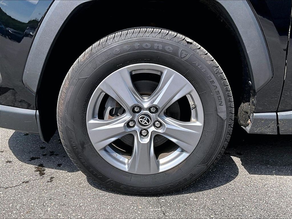 Used 2022 Toyota RAV4 XLE w/ XLE Grade Weather Package AWD/4WD image 7