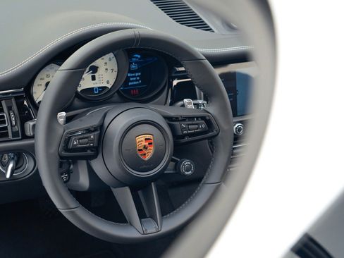 New 2026 Porsche Macan S image 21