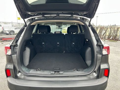 Used 2020 Ford Escape SE image 24