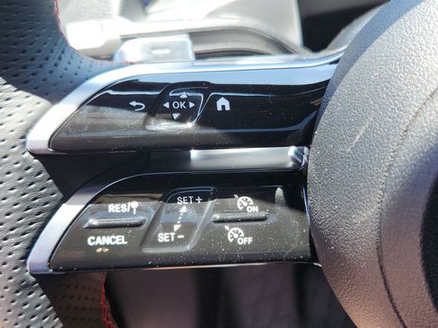 Used 2025 Mercedes-Benz GLB 250 image 21