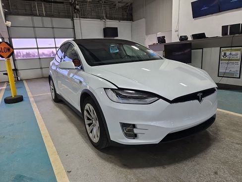 Used 2018 Tesla Model X P100D image 3