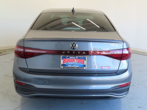 New 2025 Volkswagen Jetta SE FWD image 4