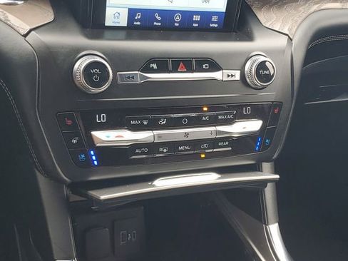 Used 2020 Ford Explorer Platinum w/ Premium Technology Package image 28