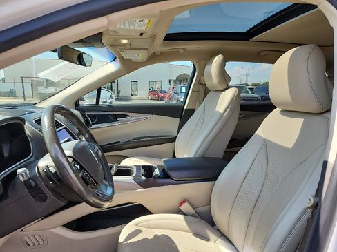 Used 2019 Lincoln Nautilus Reserve w/ Driver Assistance Package image 10