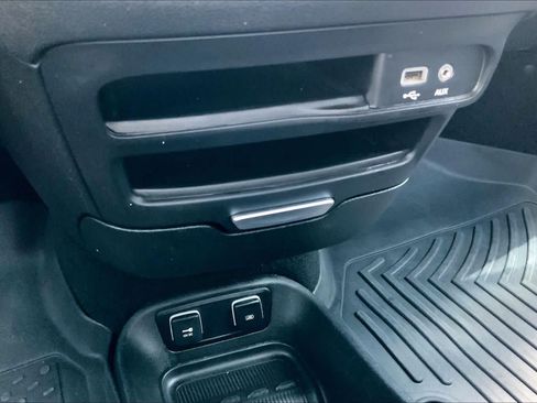 Used 2019 Chrysler Pacifica Touring-L w/ S Appearance Package FWD image 28
