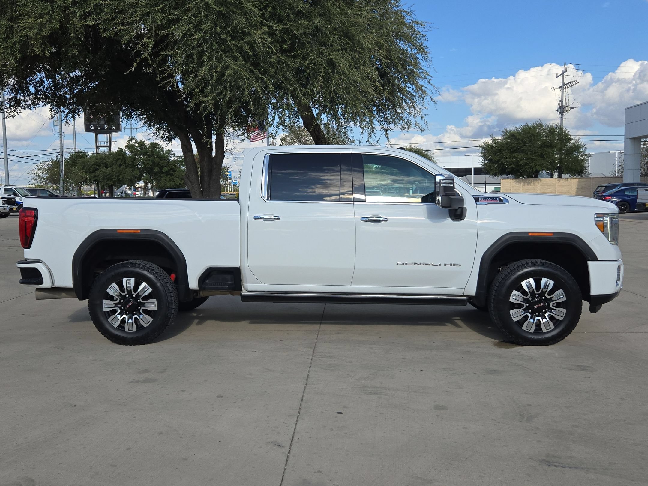 Used 2022 GMC Sierra 2500 Denali AWD/4WD image 2