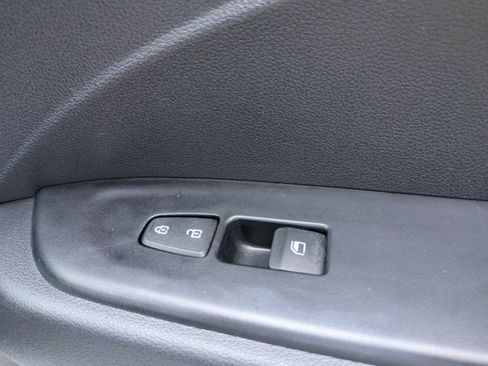 Used 2025 Hyundai Venue SEL FWD image 33