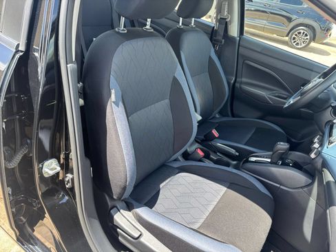 Used 2025 Nissan Versa SV FWD image 34