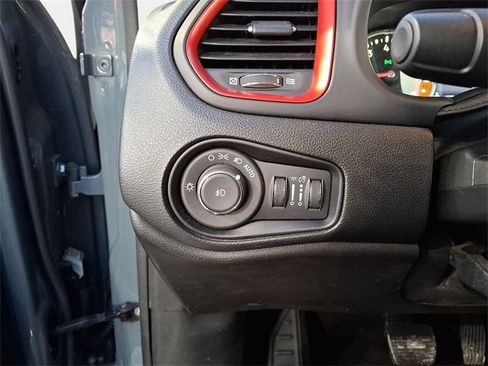 Used 2018 Jeep Renegade Trailhawk w/ Safety & Security Group image 28