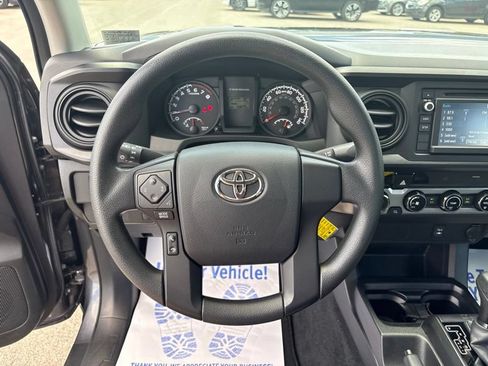 Used 2017 Toyota Tacoma SR AWD/4WD image 18