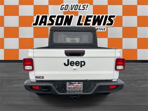 Used 2025 Jeep Gladiator Sport image 6