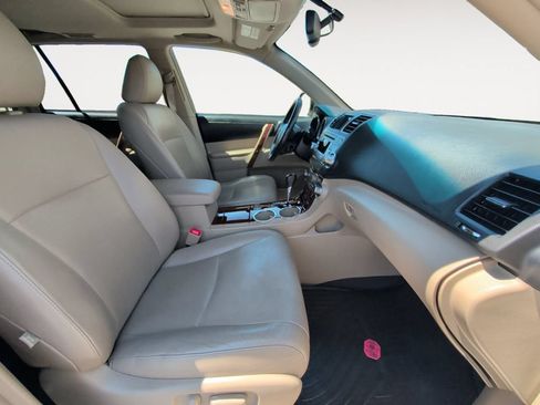 Used 2012 Toyota Highlander Limited w/ Tow Pkg AWD/4WD image 20