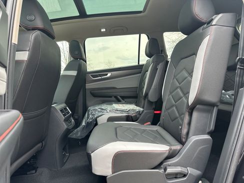 New 2026 Volkswagen Atlas Peak Edition image 13